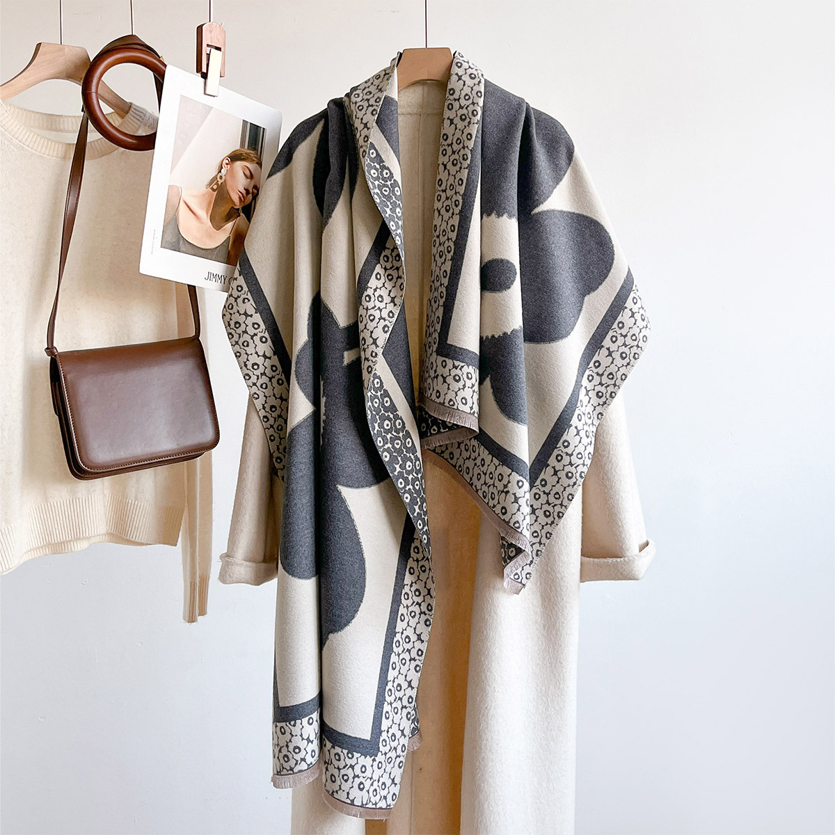 Cashmere Scarf - Écharpe femme, grand motif floral jacquard,