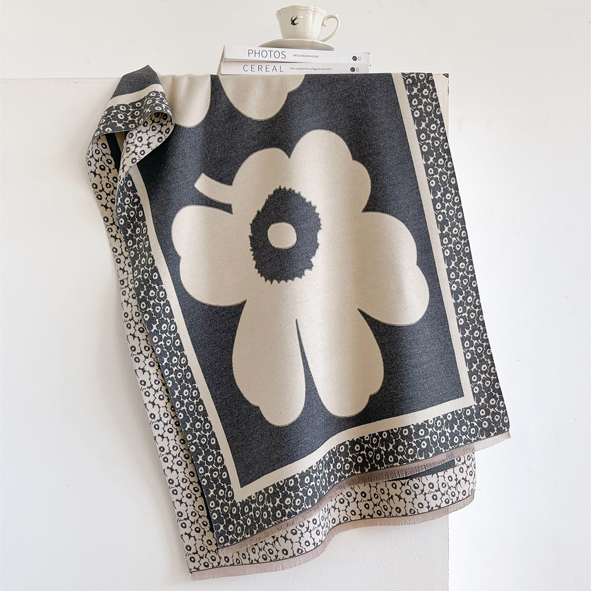 Écharpe femme, grand motif flo - Cashmere Scarf avis et prix