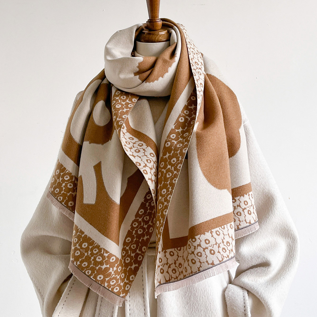 Écharpe femme, grand motif flo - Cashmere Scarf avis et prix